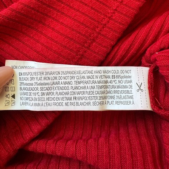 EUC Forever 21 Blouse Short Sleeve V Neck Ribbed Tee, Faux Buttons, Red, L - Picture 16 of 16